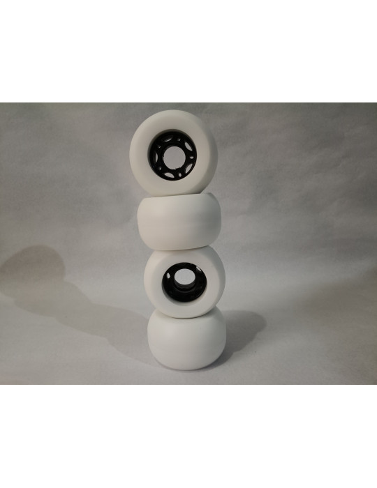 Cuatro ruedas blancas para freeskates baratas.