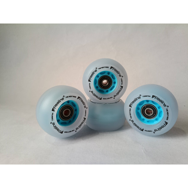 Set de cuatro ruedas luminosas de driftskate de la marca freeline skates de color azul.
