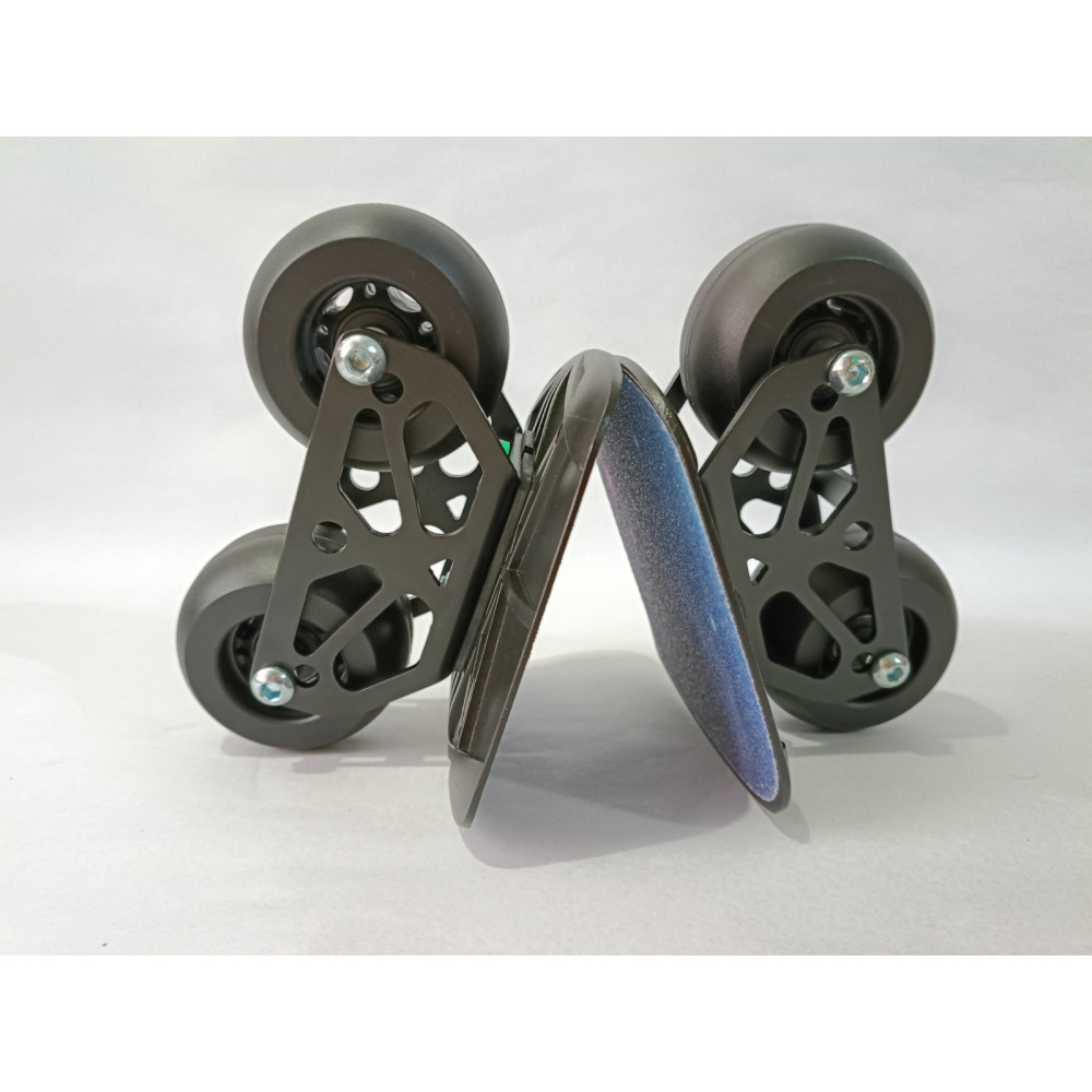 Freeskates Shift negro con distancia y altura de ruedas ajustables, vista lateral.