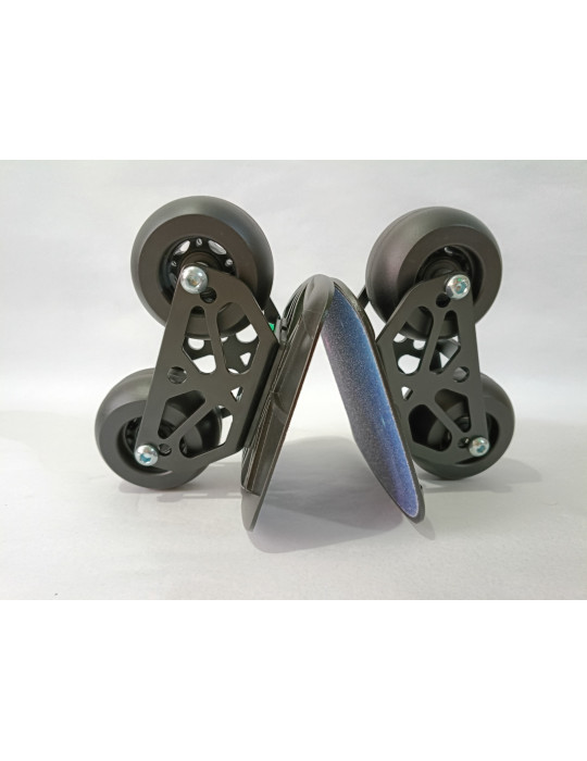 Freeskates Shift negro con distancia y altura de ruedas ajustables, vista lateral.